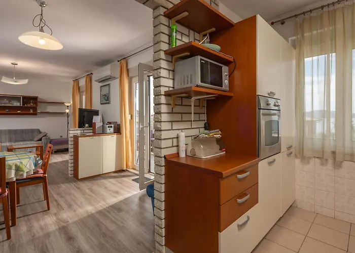 Devcic ノヴィ・ヴィノドロスキー